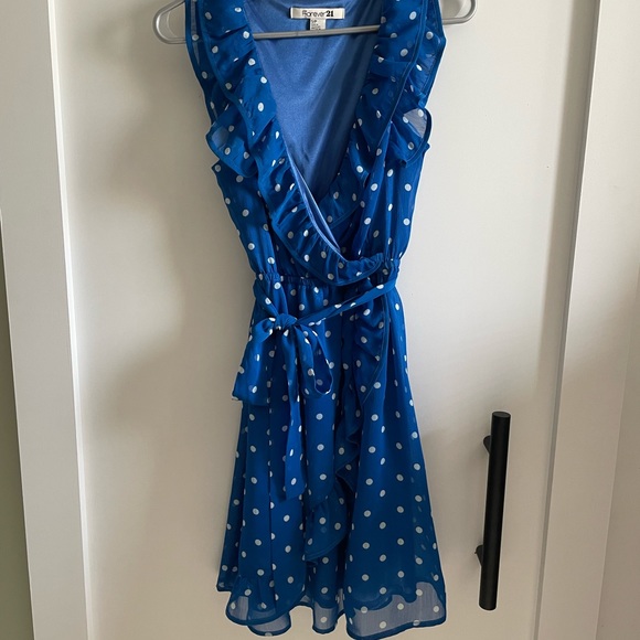 blue polka dot dress forever 21 | Dresses | Forever 2 finally wearing that hot Size:Large/Extra Large (Flexible fit – designed to suit most large to extra-large body types) Weddingguestoutfits Navy Blue White Polka